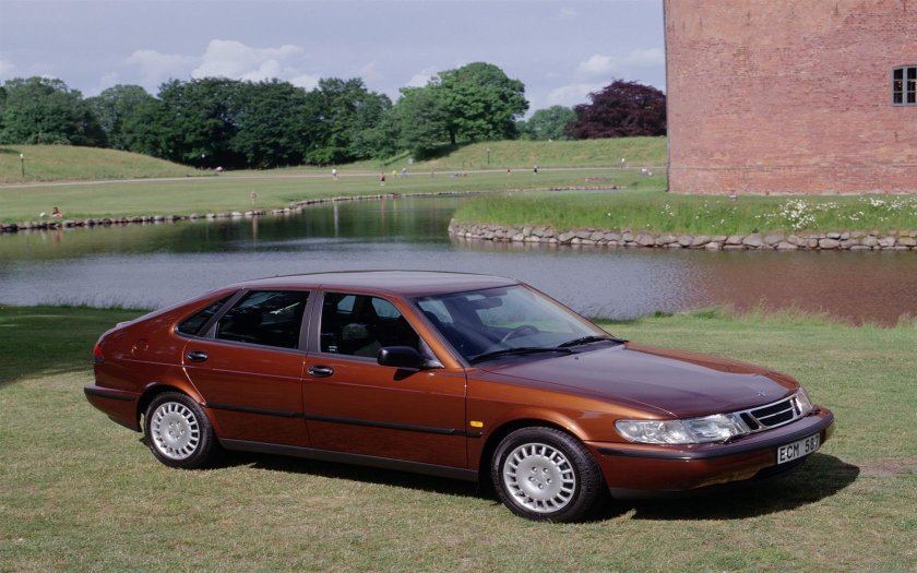 Saab 900