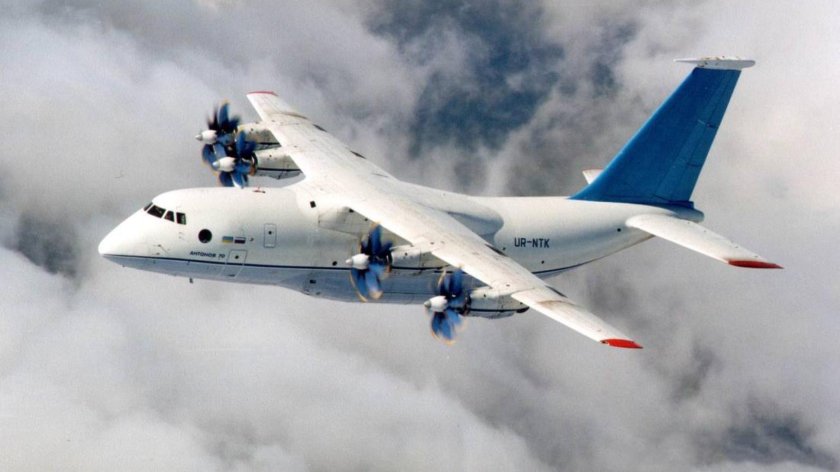 АН-70 военно-транспортный самолёт