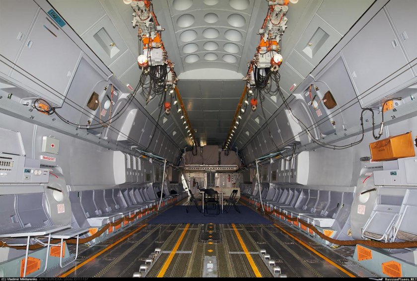 АН-70 грузовая кабина
