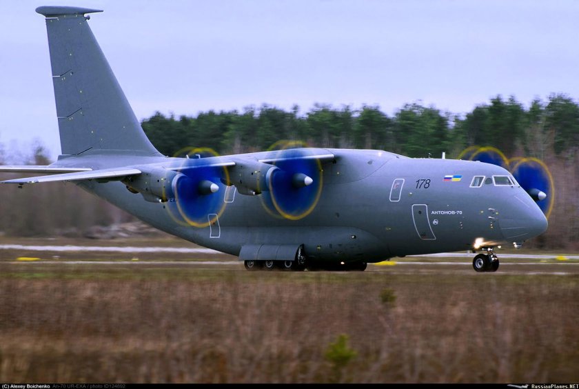АН-70 военно-транспортный самолёт