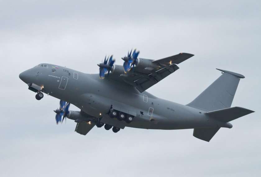 АН-70 военно-транспортный самолёт