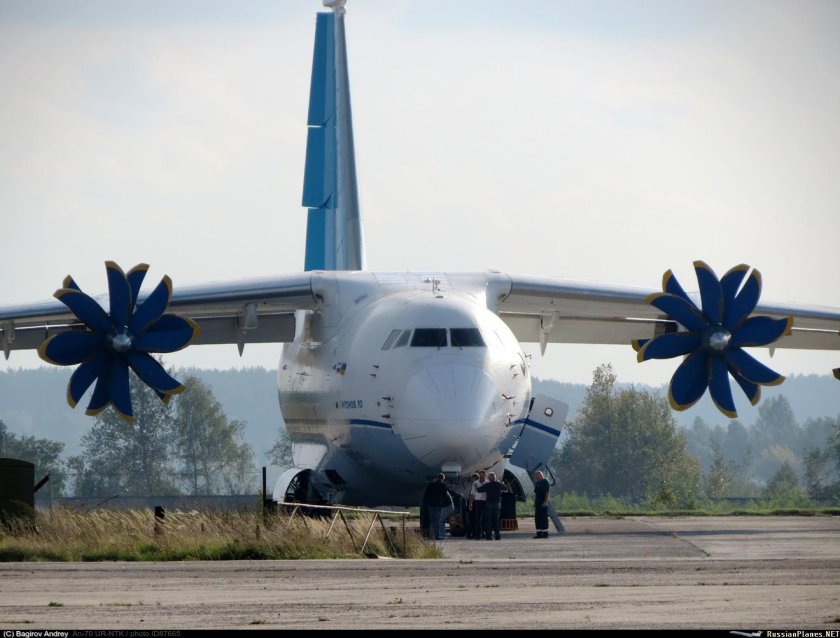 Самолет АН-70