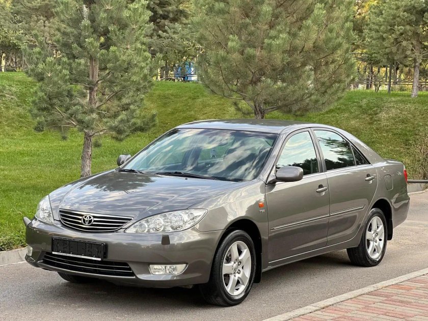 Toyota camry 2005 года