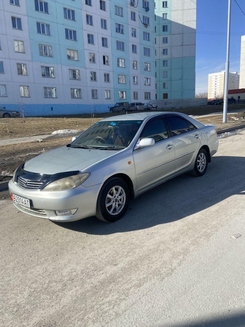 Тойота Камри 2005 года