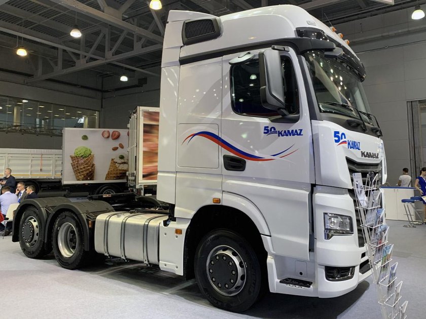 Тягач КАМАЗ-65659