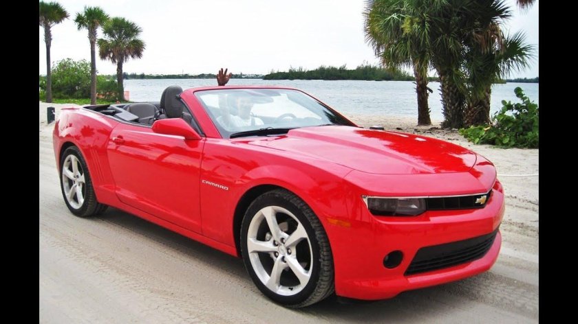 Красный Камаро кабриолет