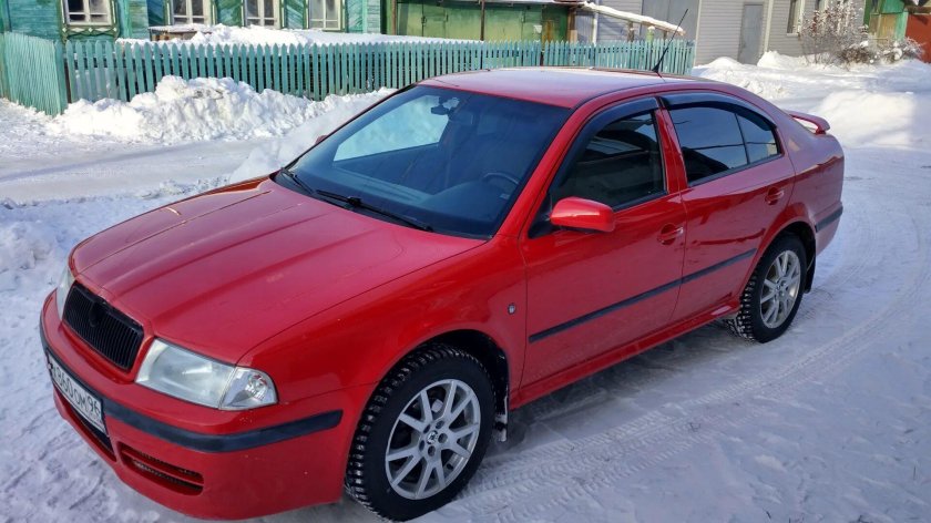 Шкода Октавия 2008 красная
