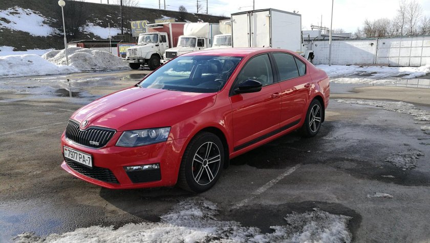 Skoda Octavia a7 красная