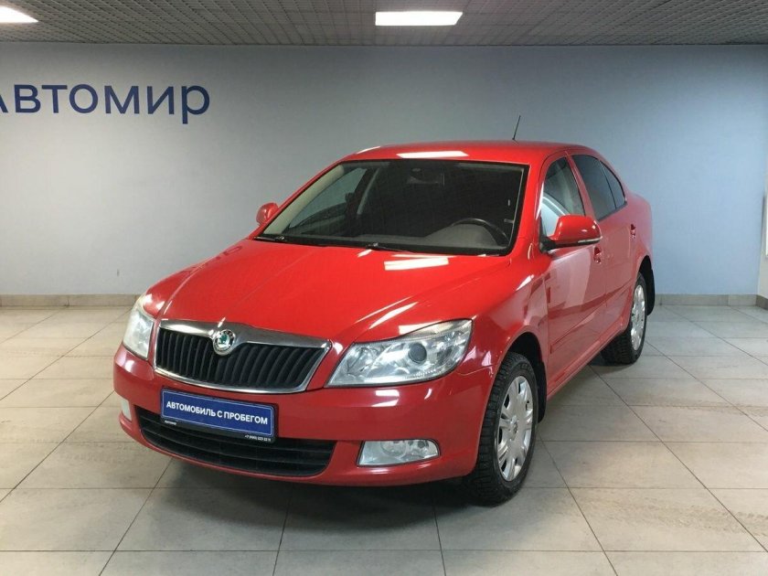 Шкода октавия красная