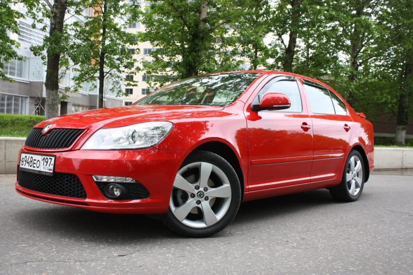 Skoda Octavia a5 красная