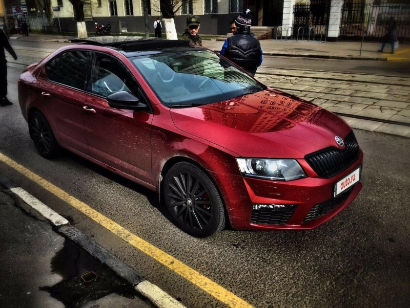 Skoda Octavia a7 красная