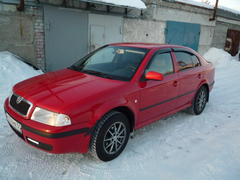 Шкода Октавия красная 2007