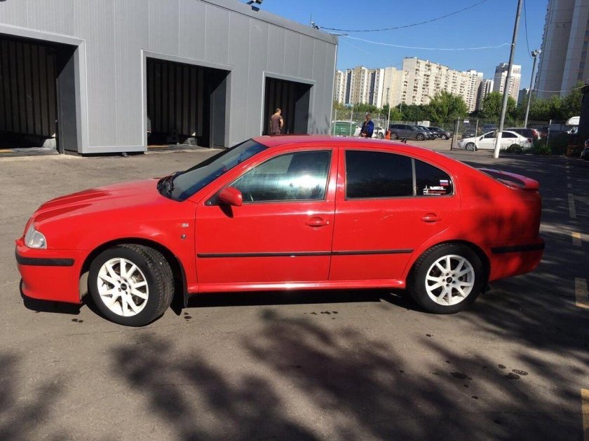 Шкода Октавия 2008 красная