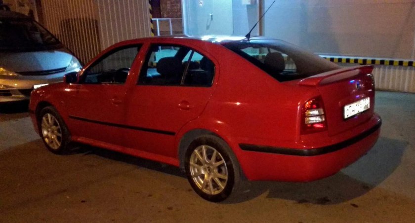 Шкода Октавия а4 красная