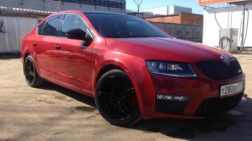 Skoda Octavia a7 красная