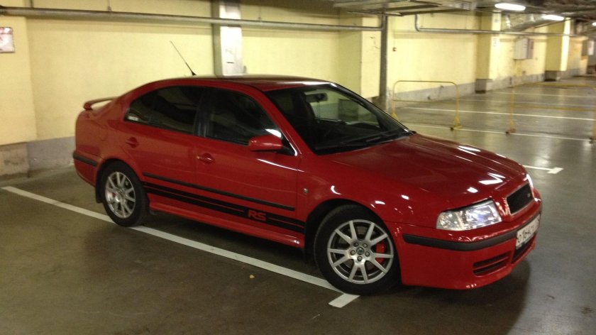 Шкода Октавия а4 красная