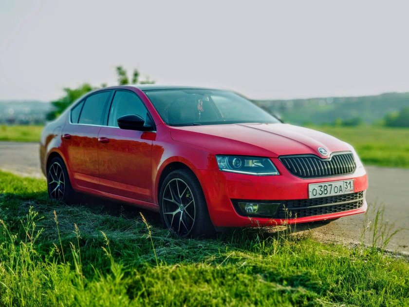 Skoda Octavia a7 красная