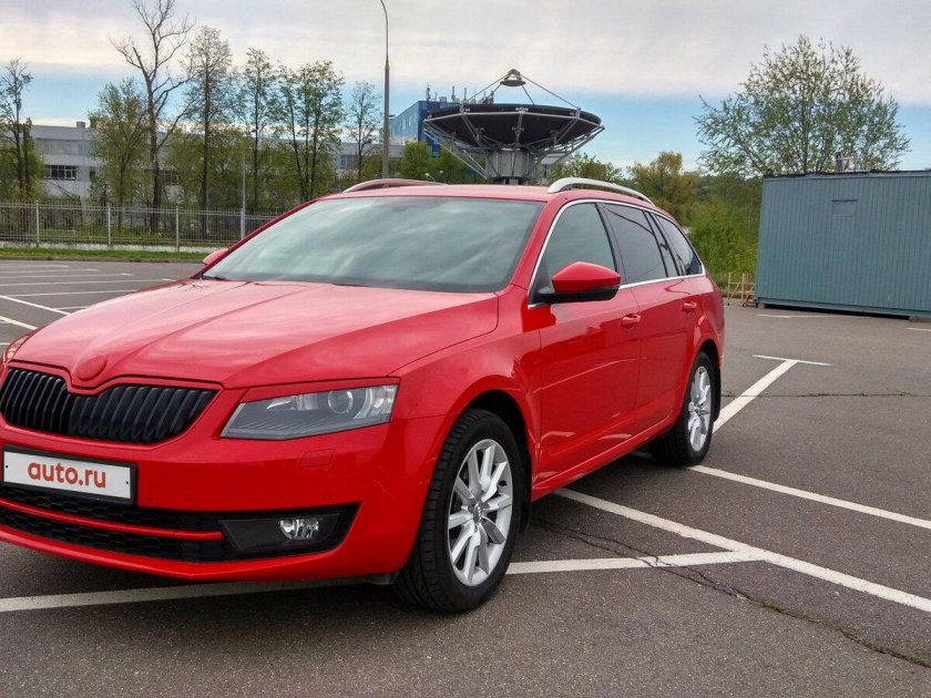 Skoda Octavia a7 красная