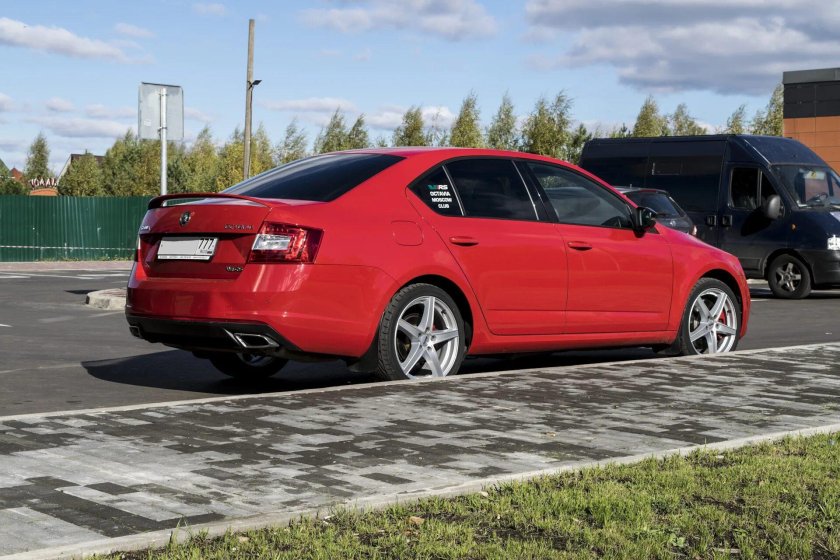 Шкода Октавия а7 красная