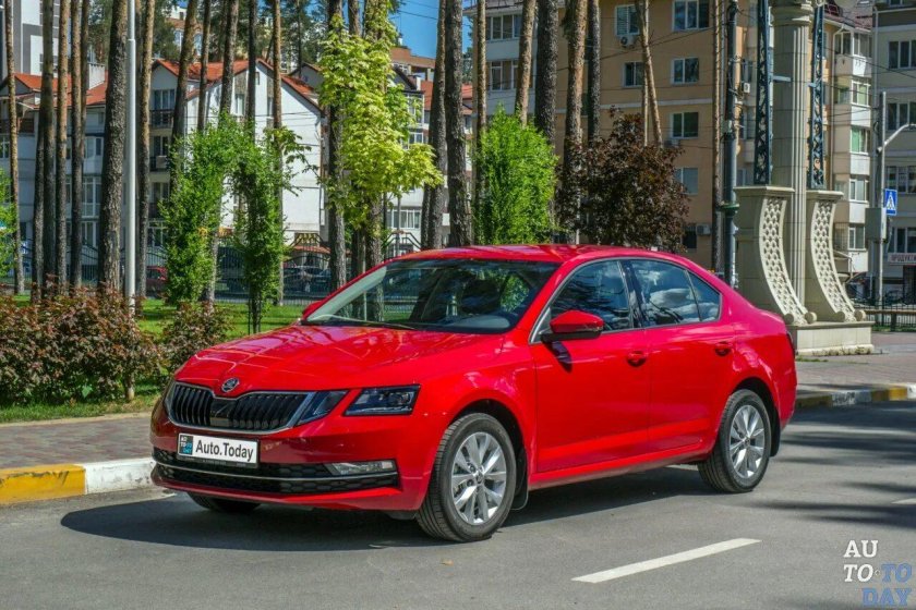 Skoda Octavia a7 красная