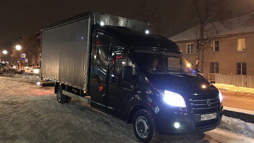 Газель next чёрная закабинным спальником Луидор