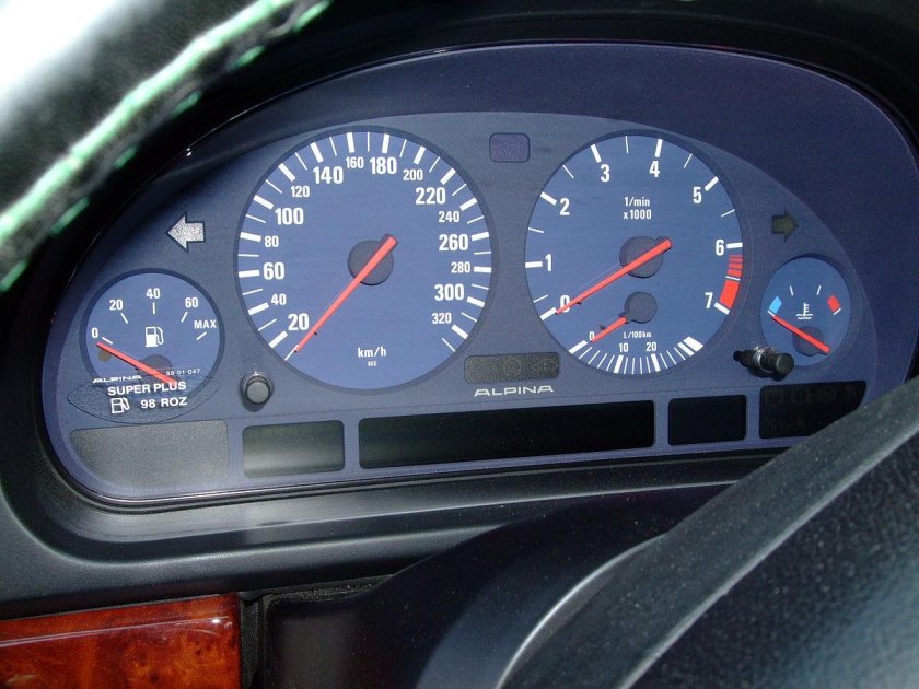 BMW e38 приборная панель