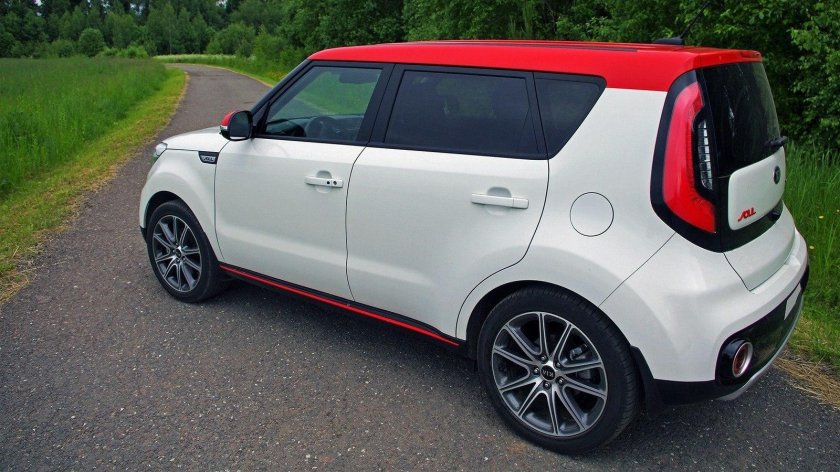 Киа соул бело красная