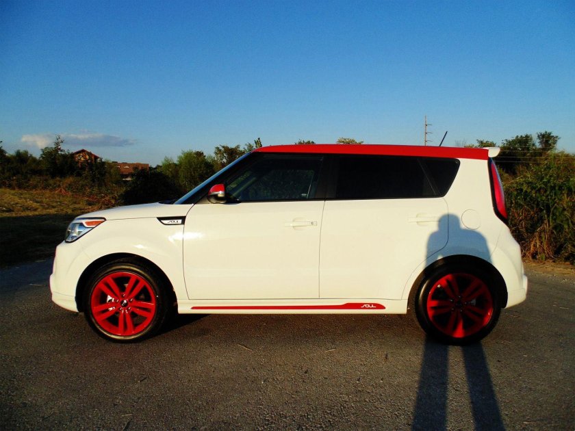 Киа соул белая с красной крышей