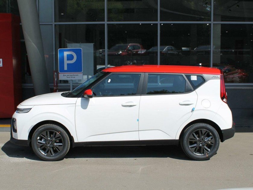 Киа соул 2022 белая с красной крышей