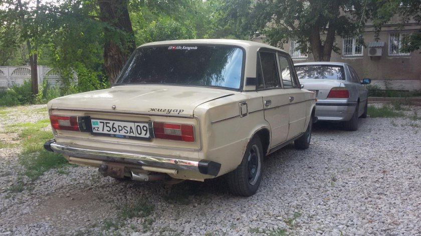 ВАЗ 2106 сзади