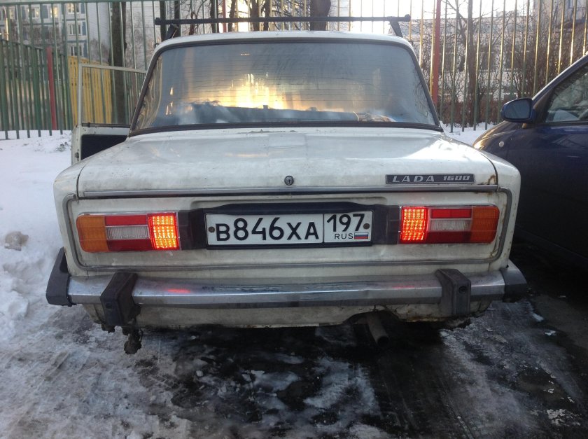 ВАЗ 2106 сзади