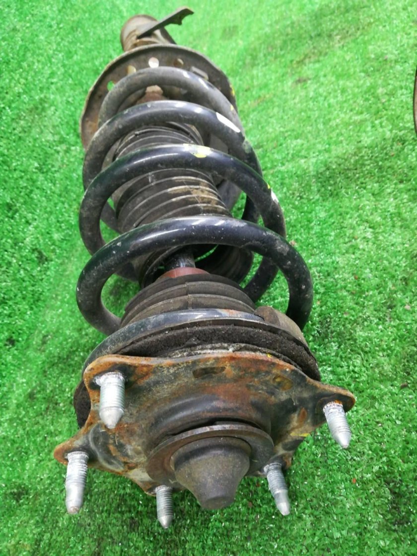 Стойка амортизатора переднего правого