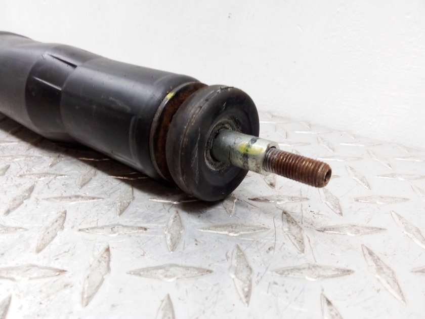 Амортизатор задний лев