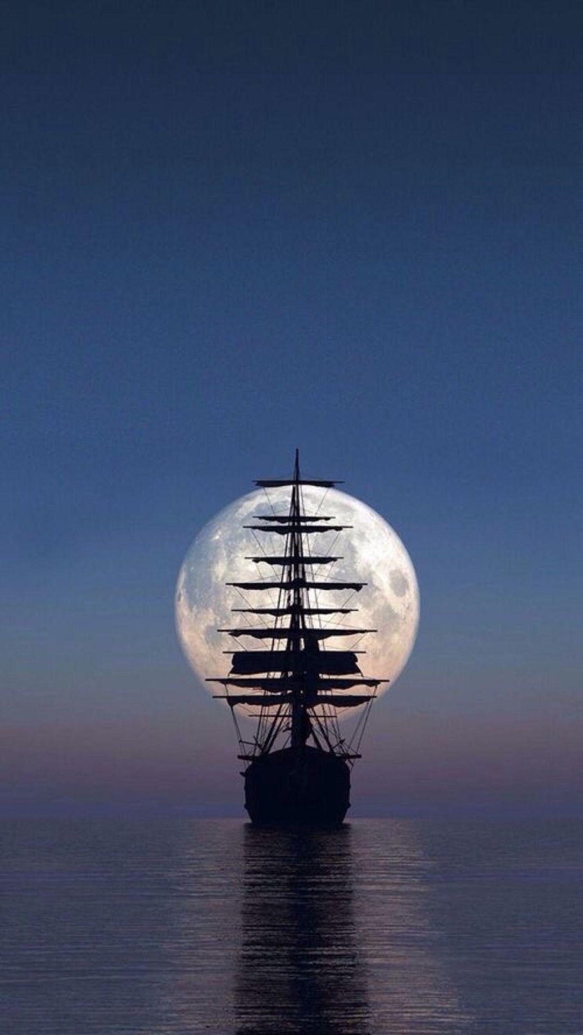 Море корабль Луна