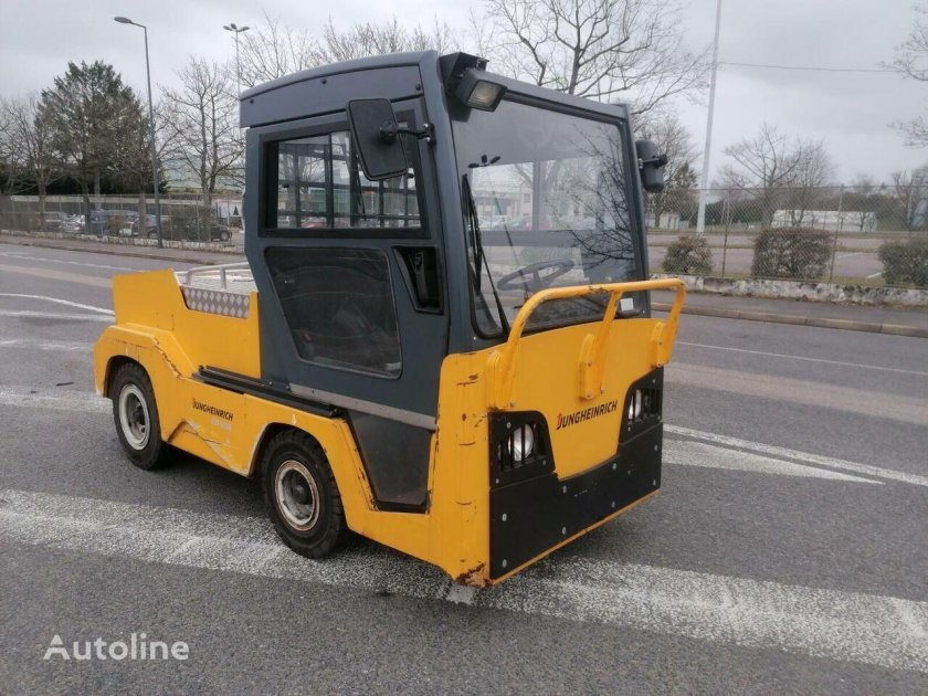 Аэродромный багажный тягач Tae 20