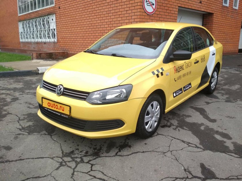 Поло под такси