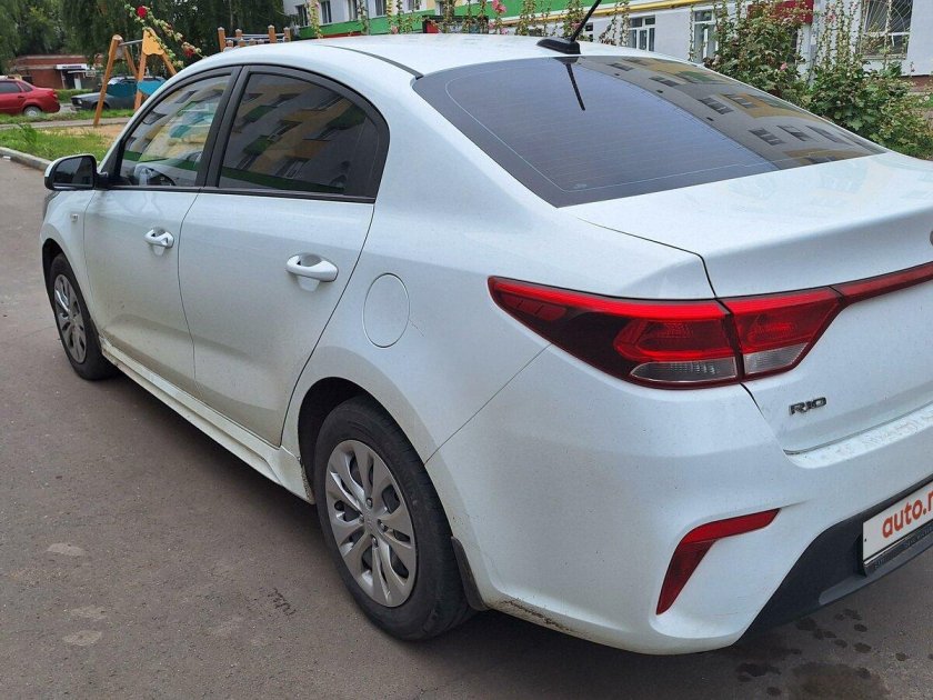 Kia к5 желтый