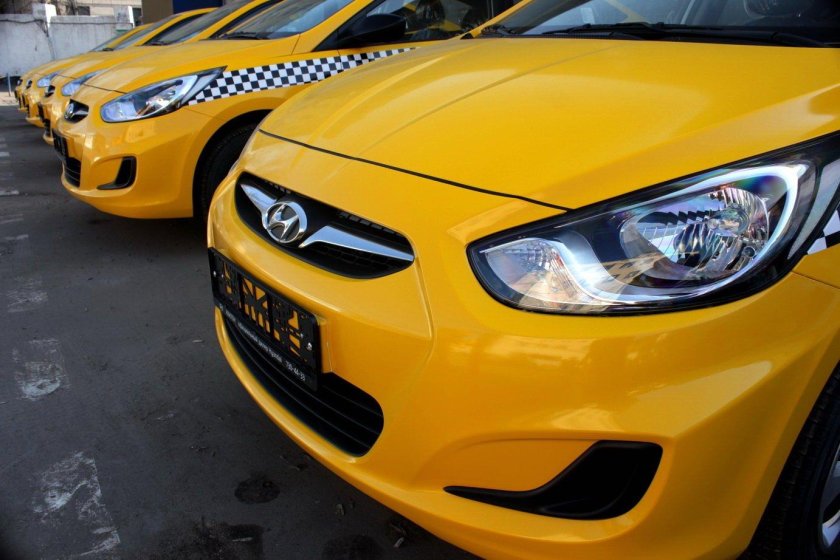 Оклейка авто желтой пленкой