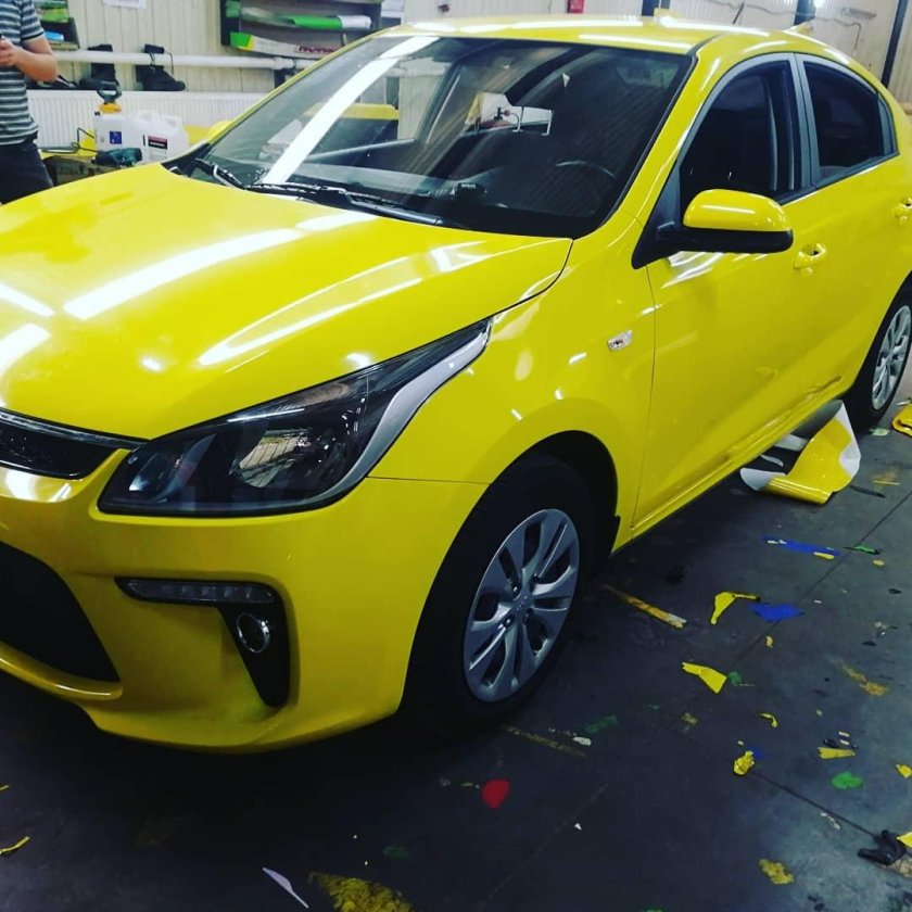 Оклейка авто желтый