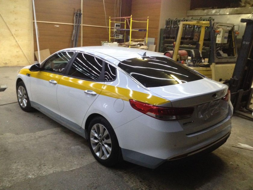 Киа Оптима желтая