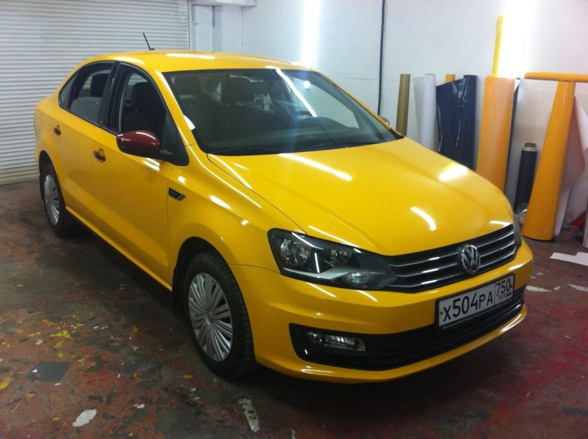 Желтый поло седан 2017 фольксваген