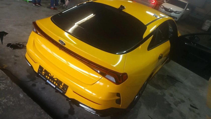 Kia k5 желтая