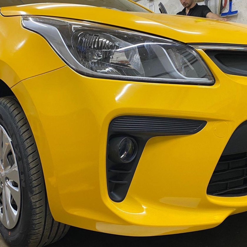 Оклейка такси желтой пленкой