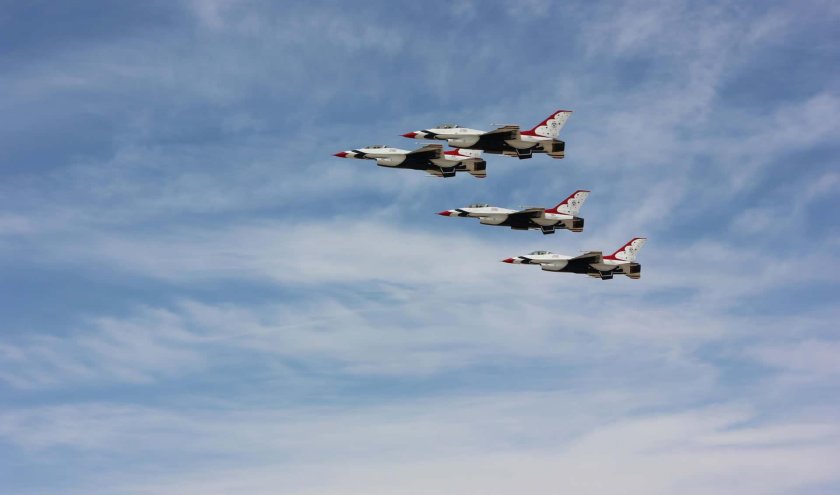 Бреющий полет истребитель