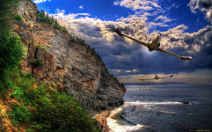 Самолет над морем