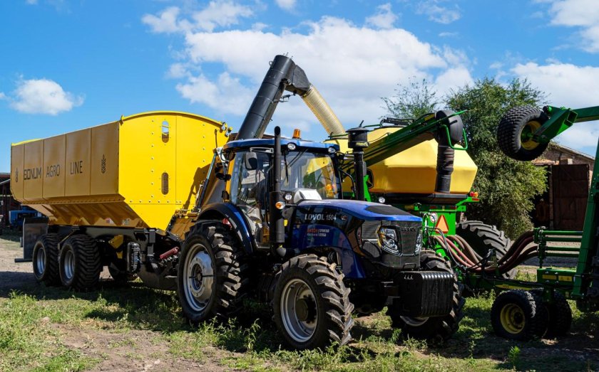 Кормоуборочный комбайн нью холланд