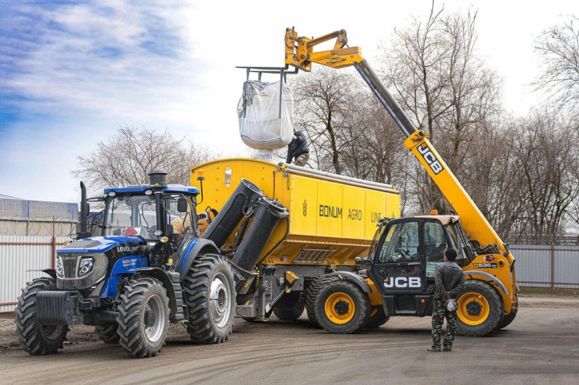 Погрузчик телескопический jcb