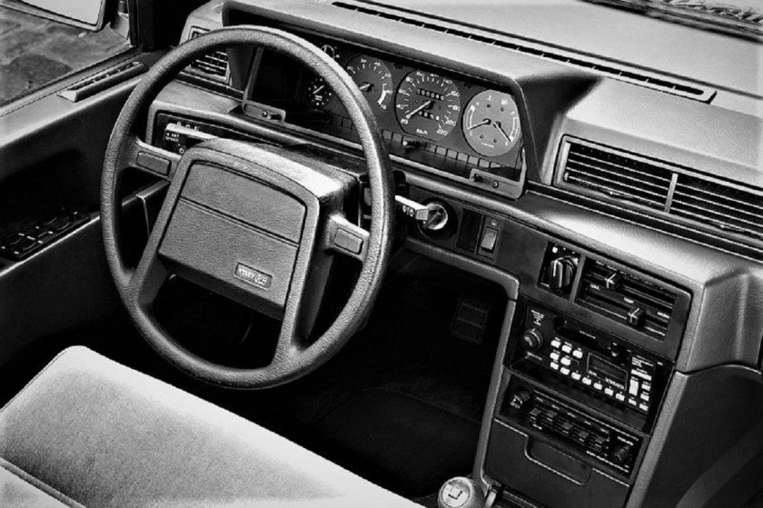 Volvo 760 Interior