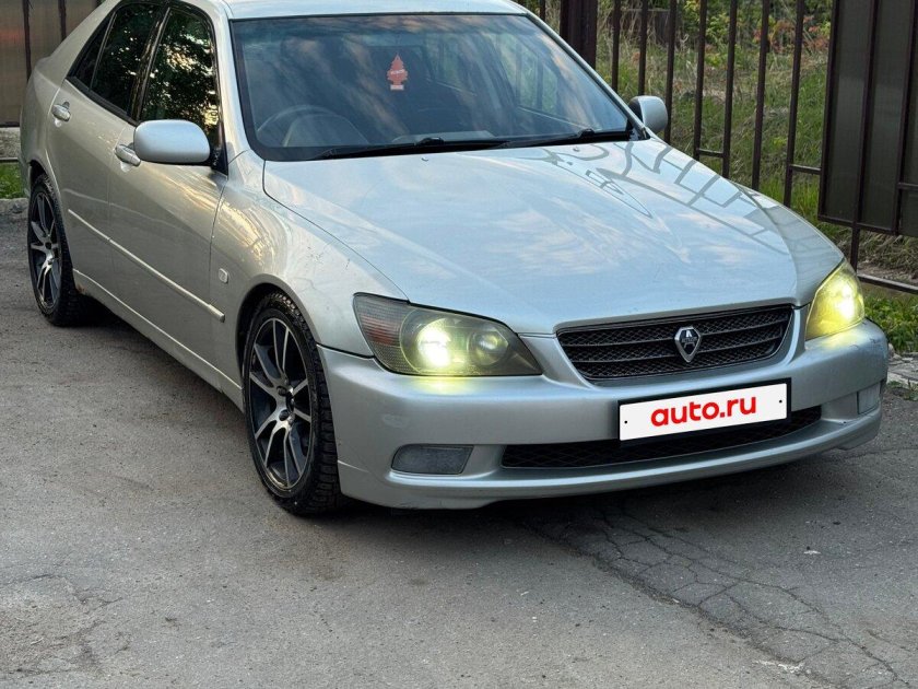 Тойота альтеза 2002