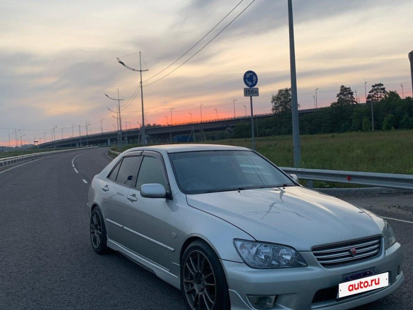 Toyota altezza 2000 год